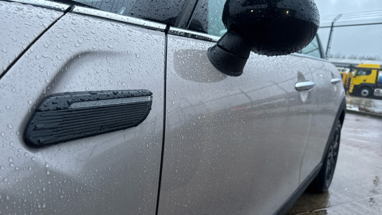 MINI Hatchback 1.5 Cooper Classic Premium 5dr Auto Petrol Hatchback